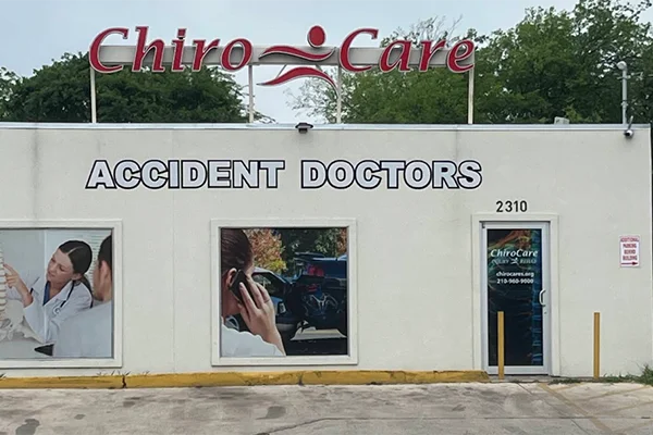 Accident evecaluation doctor exam room at the Culebra Rd location.